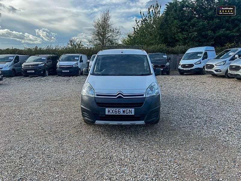 Used Citroën Berlingo XTR 100 HP (73 kW) 2016 White MPV
