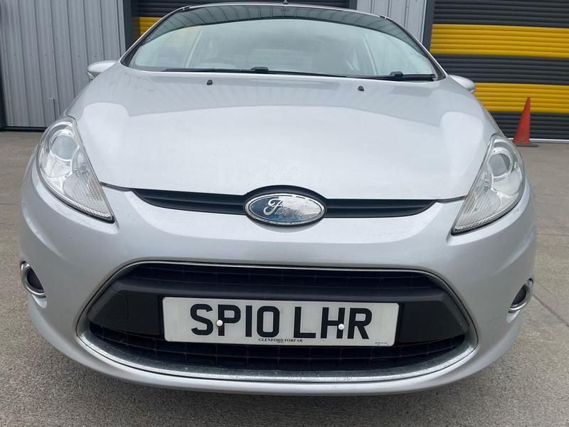 Used Ford Fiesta Zetec 82 HP (60 kW) 2010 Silver Hatchback