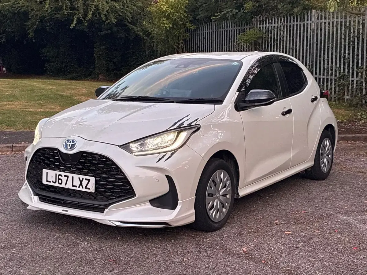 Used Toyota Yaris 91 HP (66 kW) 2021 White Hatchback