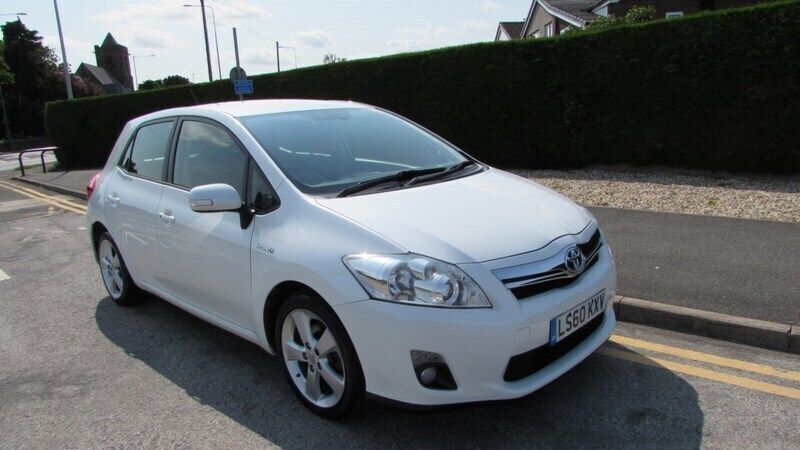 White Used 2010 Toyota Auris Hybrid Hatchback | £5,495 (Fair price) - Image 1/4