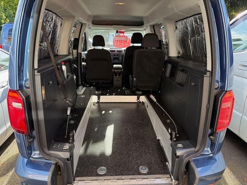 Usado VW Caddy Maxi Life Life 101 HP (74 kW) 2018 Azul Monovolume