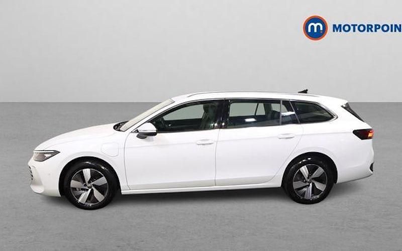 Used VW Passat Life 204 HP (150 kW) 2025 White Estate