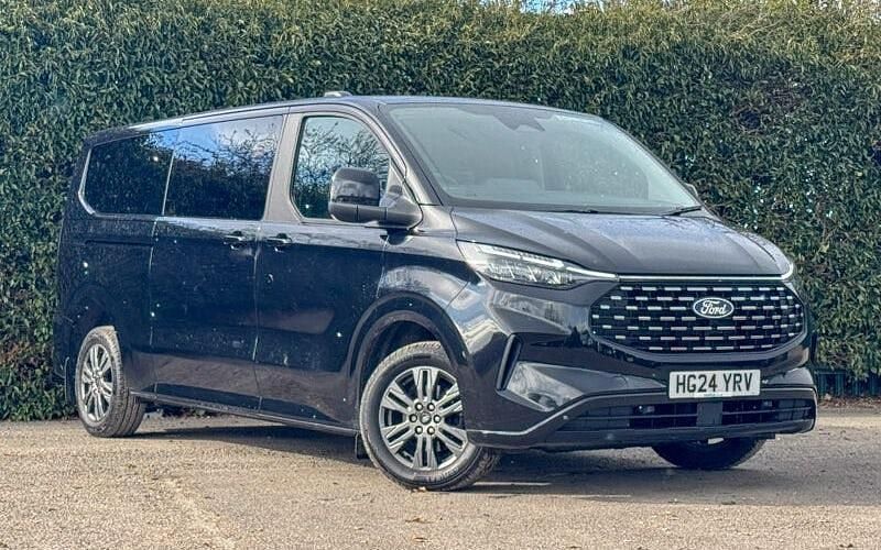 Used Ford Tourneo Titanium 136 HP (100 kW) 2025 MPV