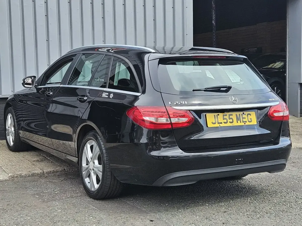 Used Mercedes C220 Executive 170 HP (125 kW) 2015 Black Estate