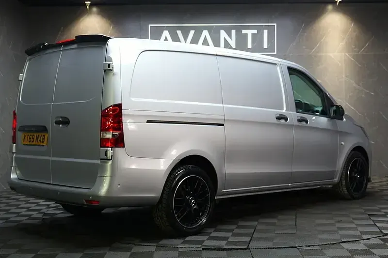 Begagnad Mercedes Vito Progressive 102 HK (75 kW) 2020 Silver Van