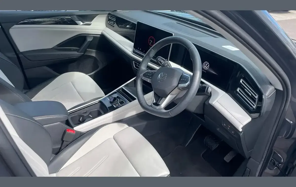 Usado VW Tiguan Elegance 150 CV (110 kW) 2024 Gris SUV