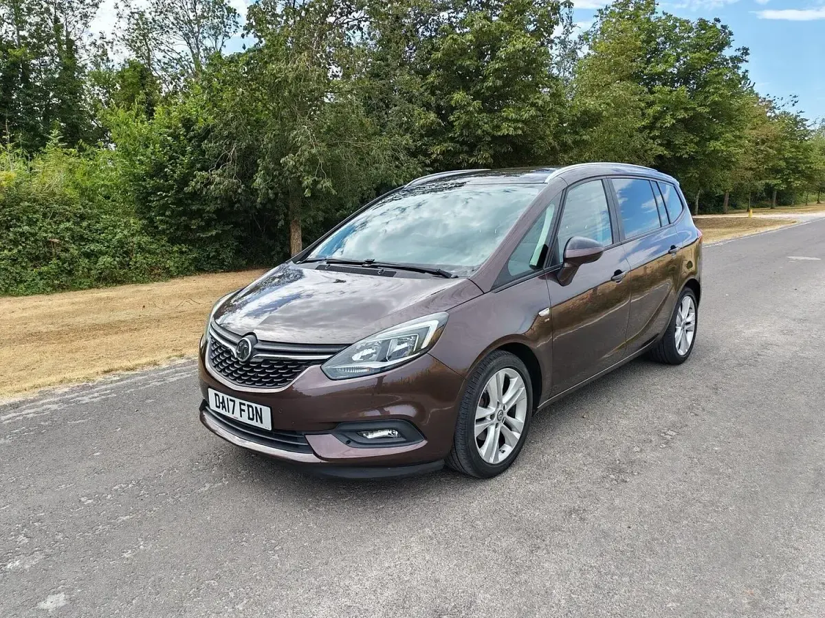 Used Vauxhall Zafira Tourer SRi 140 HP (102 kW) 2017 Brown MPV