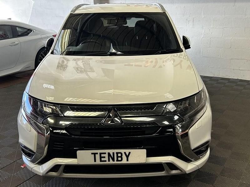 Used Mitsubishi Outlander P-HEV 2019 White SUV