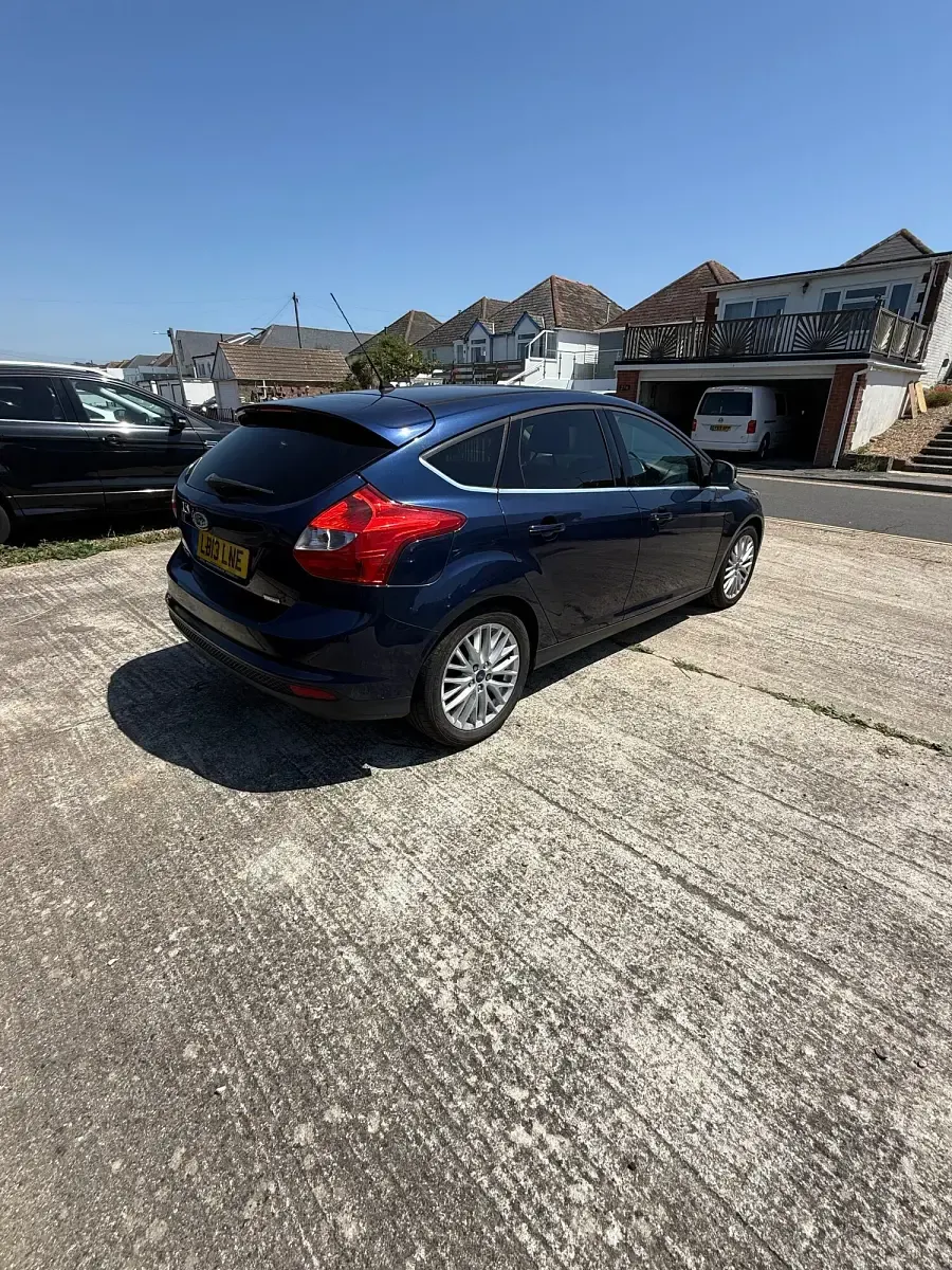 Used Ford Focus Zetec 115 HP (84 kW) 2013 Blue Hatchback