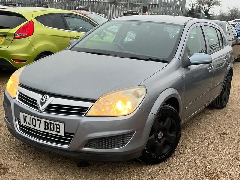 Used Vauxhall Astra Club 90 HP (66 kW) 2007 Silver Hatchback
