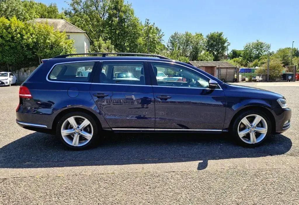 Used VW Passat SE 105 HP (77 kW) 2012 Blue Estate