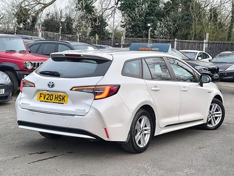 Used Toyota Corolla 122 HP (89 kW) 2020 White Estate