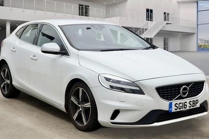 White Used 2016 Volvo V40 R-Design Hatchback | £8,990 (Fair price) - Image 1/1