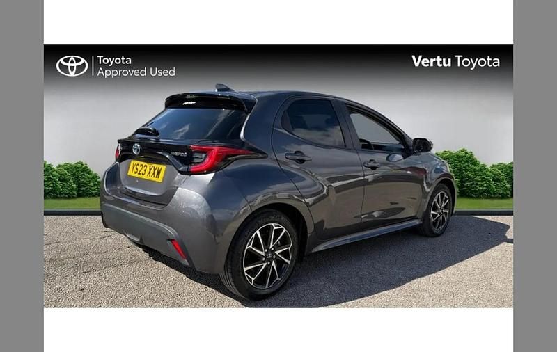 Used Toyota Yaris Hybrid Design 116 HP (85 kW) 2023 Grey Hatchback
