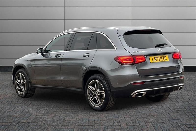 Used Mercedes GLC300 AMG line 306 HP (225 kW) 2021 Selenite grey Estate