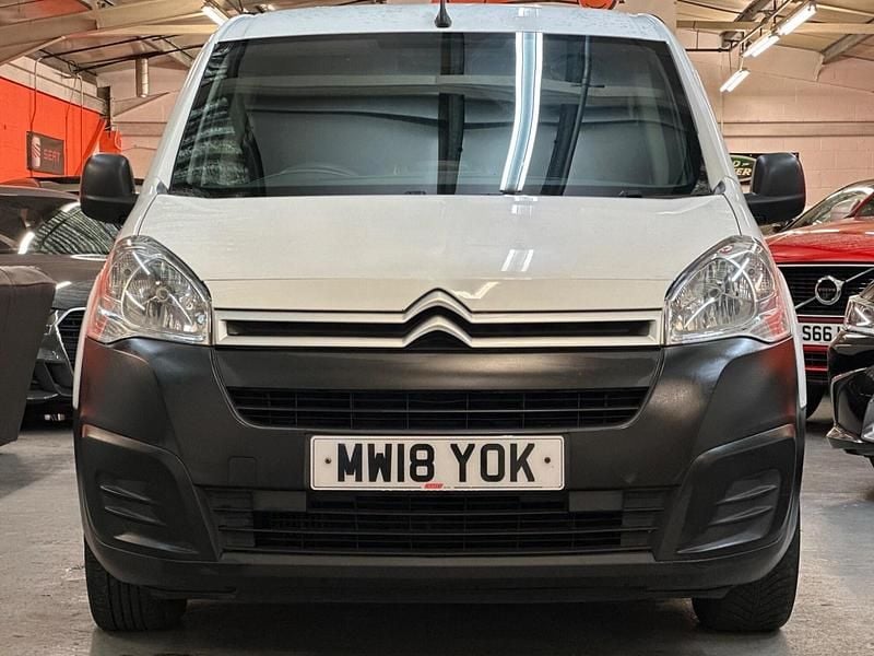 Used Citroën Berlingo 100 HP (73 kW) 2018 White MPV