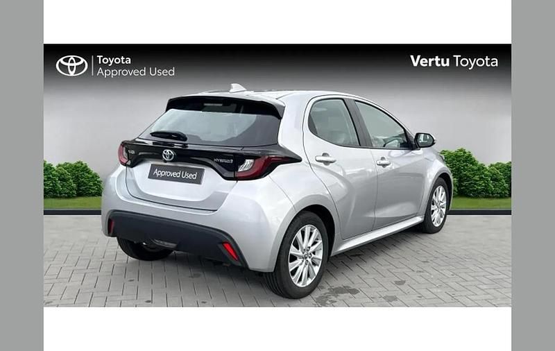 Used Toyota Yaris Hybrid 116 HP (85 kW) 2021 Silver Hatchback