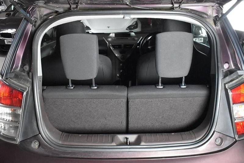 Usado Toyota iQ 68 HP (50 kW) 2009 Roxo Citadino