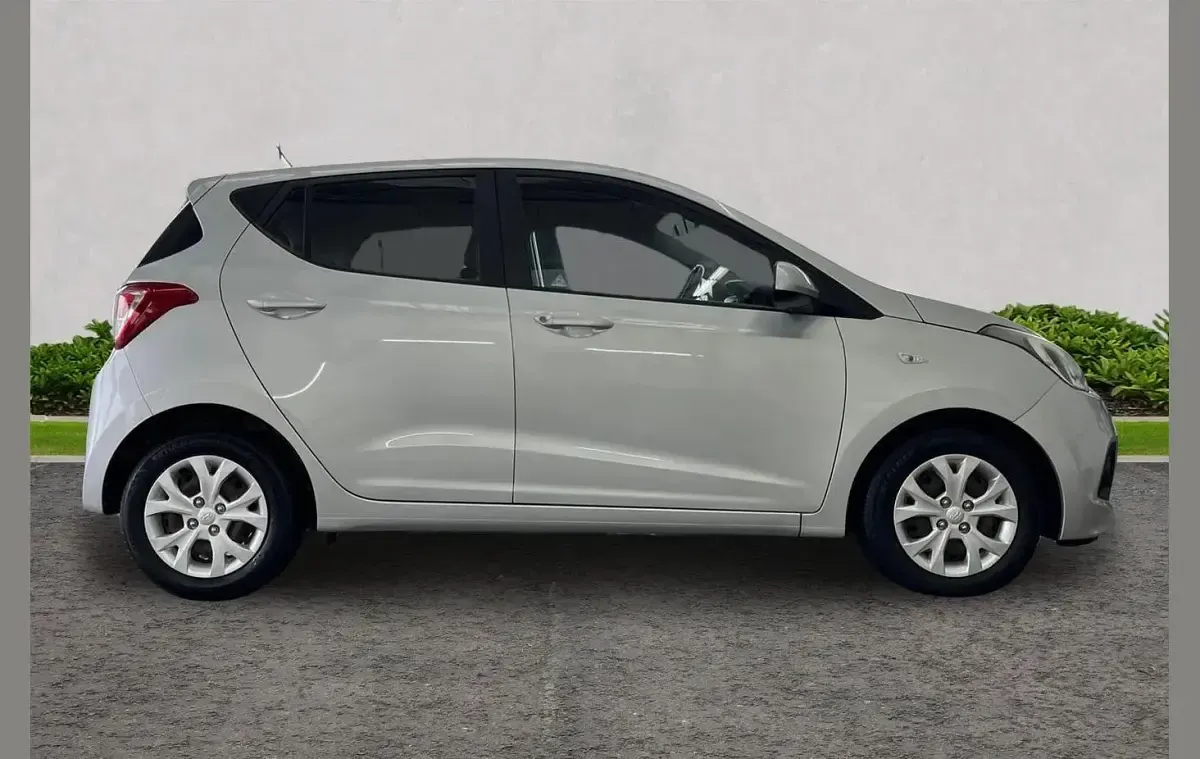 Used Hyundai i10 SE 86 HP (63 kW) 2016 Silver Hatchback