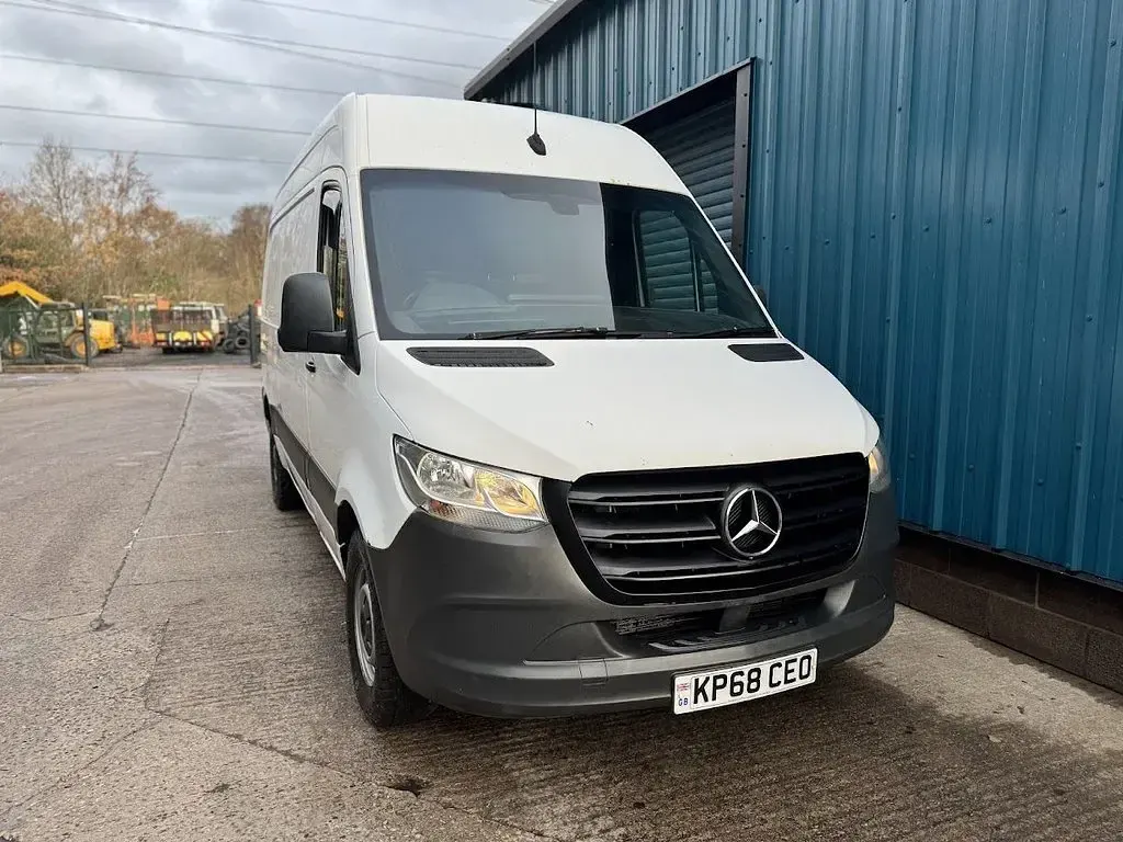 Used Mercedes Sprinter 145 HP (106 kW) 2018 White Van