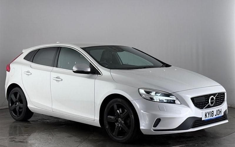 Used Volvo V40 R-Design 152 HP (111 kW) 2018 White Hatchback