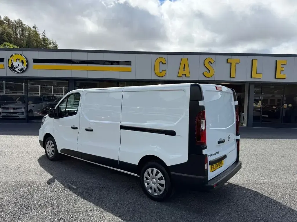 Used Nissan Primastar Acenta 110 HP (80 kW) 2025 White MPV