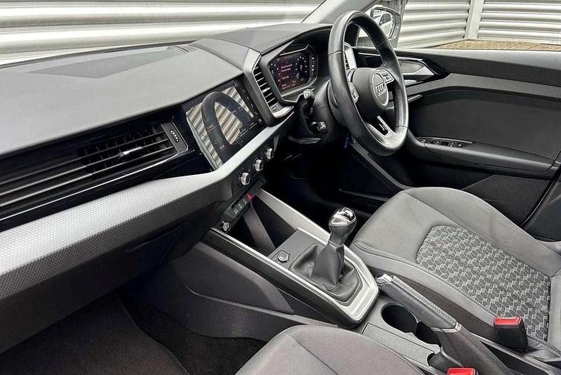 Used Audi A1 Sport 108 HP (79 kW) 2023 White SUV