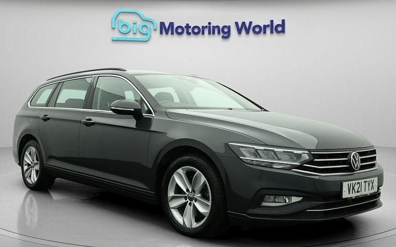 Used 2023 VW Passat SE Estate | £14,900 (Good price) - Image 1/4