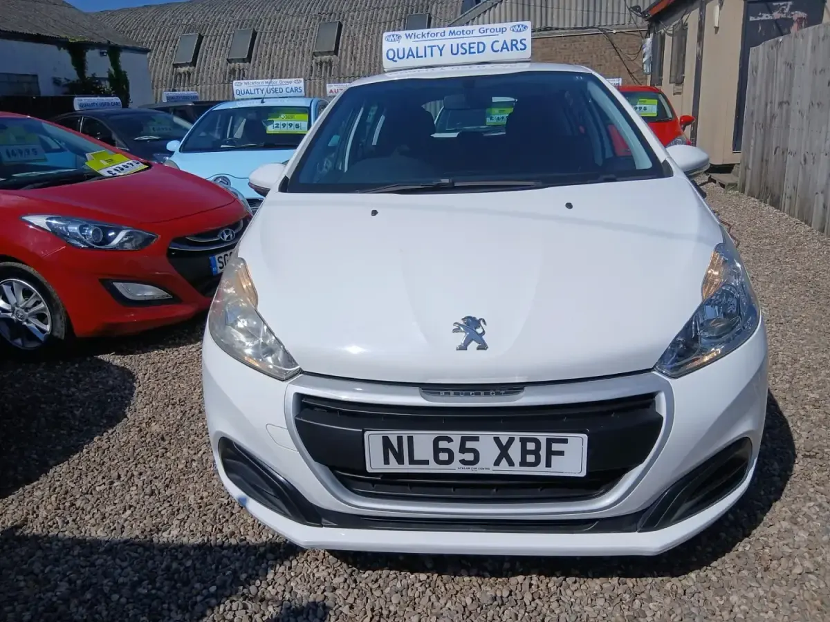 Używany Peugeot 208 Access 68 KM (50 kW) 2015 Biały Hatchback