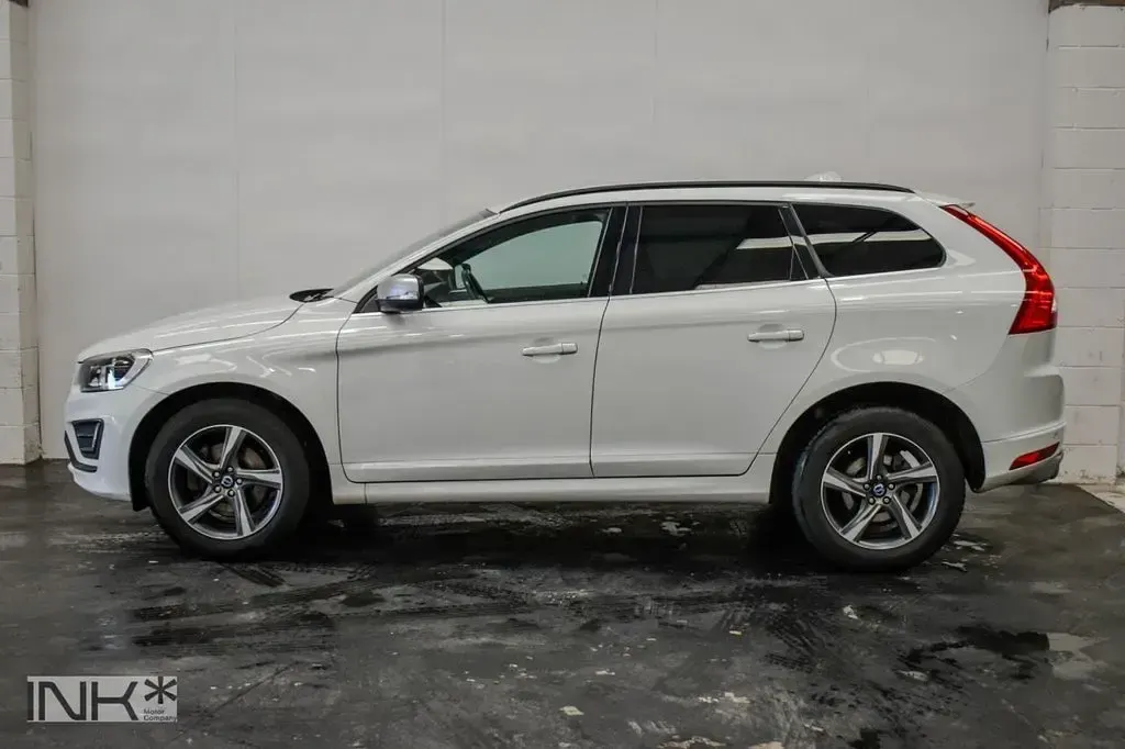 Begagnad Volvo XC60 R-Design 181 HK (133 kW) 2014 Vit SUV