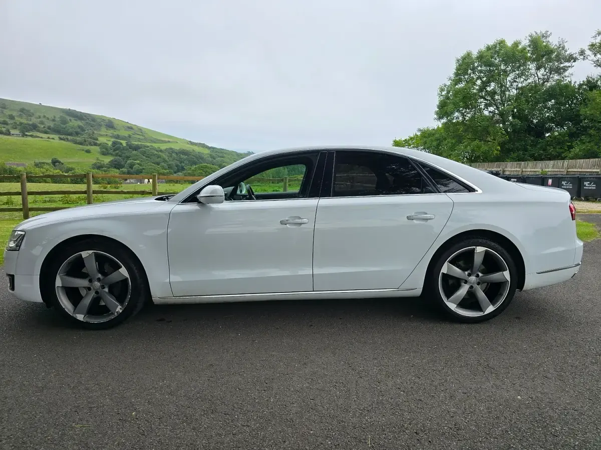 Used Audi A8 Sport 254 HP (186 kW) 2015 White Sedan