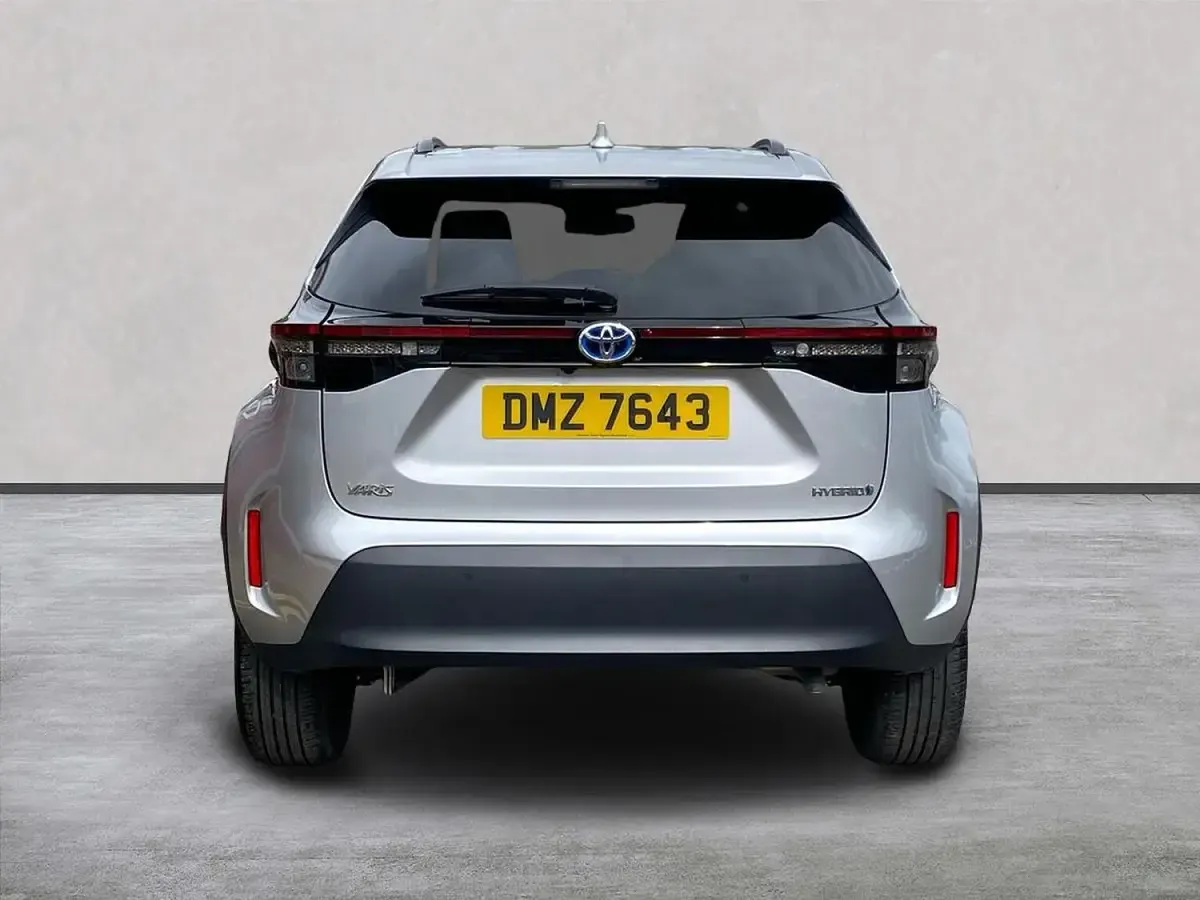 Used Toyota Yaris Hybrid 116 HP (85 kW) 2024 Silver SUV