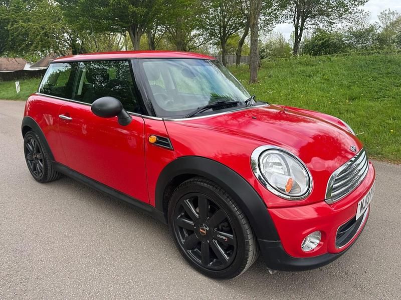 Begagnad Mini ONE Hatch 2013 Röd Halvkombi