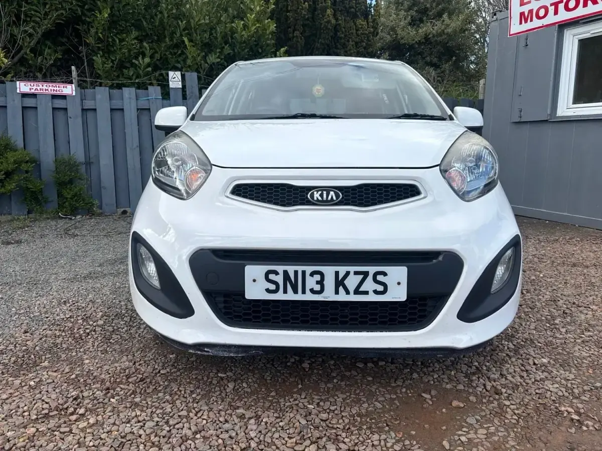 Used Kia Picanto 68 HP (50 kW) 2013 White Hatchback