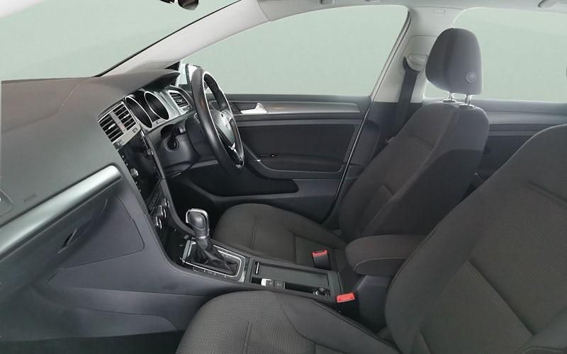 Used VW Golf VII SE 116 HP (85 kW) 2018 Hatchback