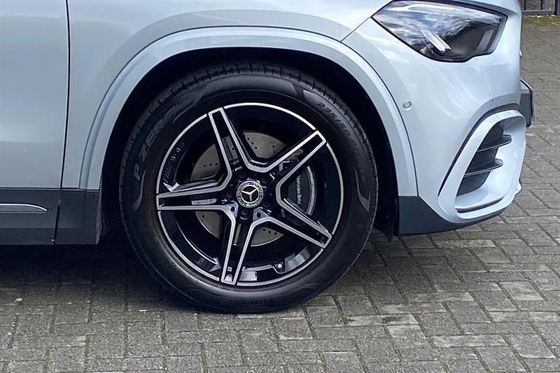 Used Mercedes GLA200 Executive 163 HP (119 kW) 2025 High tech silver SUV