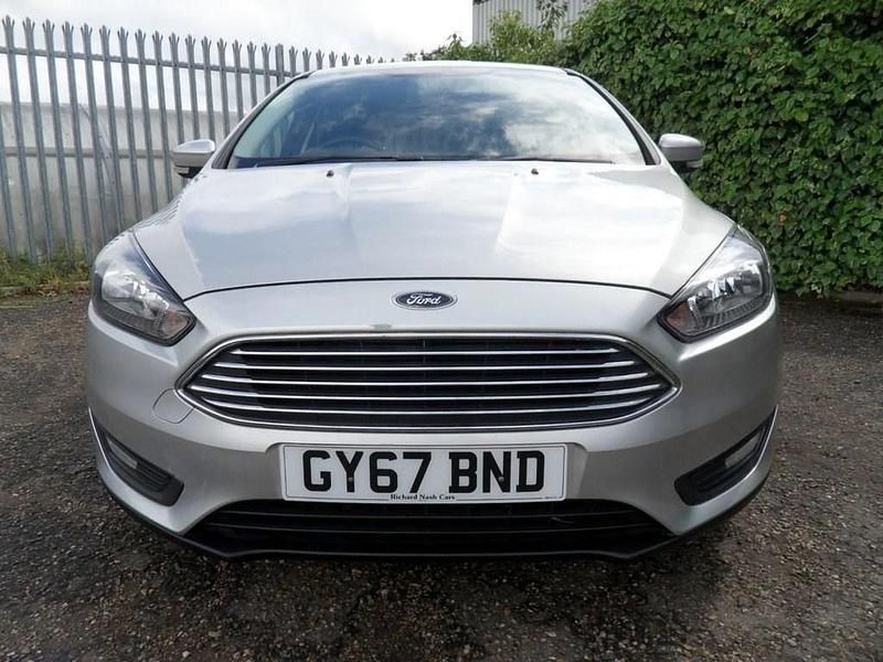 Used Ford Focus Zetec 125 HP (91 kW) 2017 Silver Hatchback