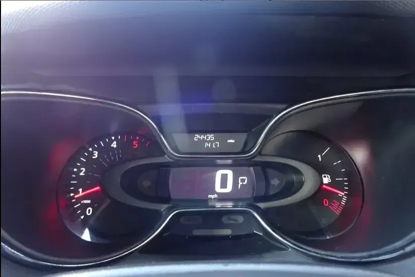 Used Renault Captur Dynamique 90 HP (66 kW) 2015 Orange black SUV