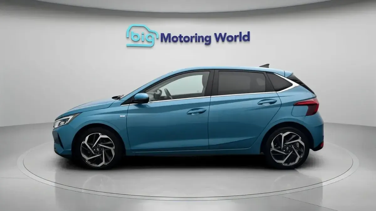 Used Hyundai i20 Premium 100 HP (73 kW) 2023 Turquoise Hatchback
