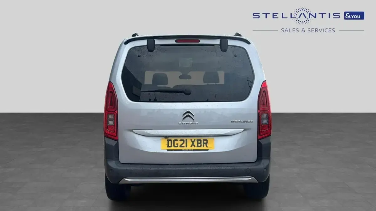 Usado Citroën Berlingo Flair 100 HP (73 kW) 2021 Cinzento Monovolume