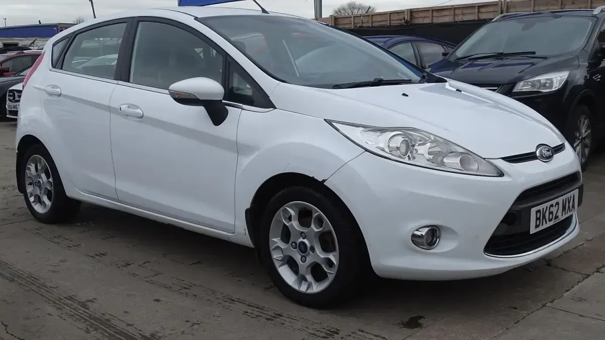 Used Ford Fiesta Zetec 96 HP (70 kW) 2012 White Hatchback