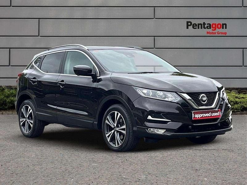 Black Used 2019 Nissan Qashqai N-Connecta SUV | £11,294 (Good price) - Image 1/4