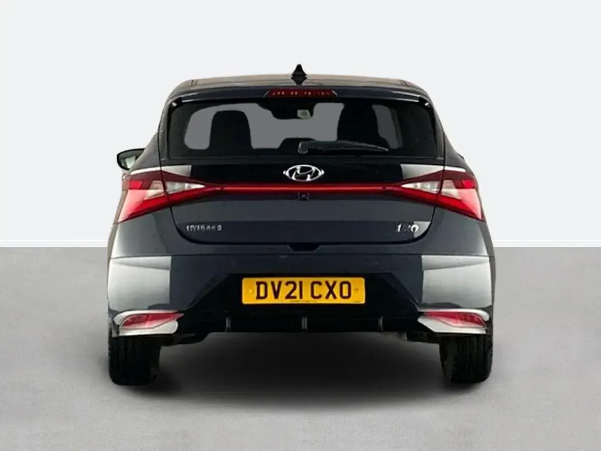Begagnad Hyundai i20 Premium 100 HK (73 kW) 2021 Grå Halvkombi