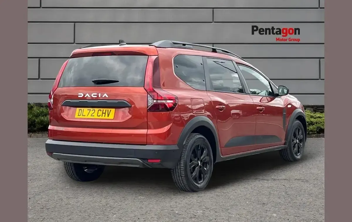 Used Dacia Jogger Extreme 110 HP (80 kW) 2023 Brown MPV