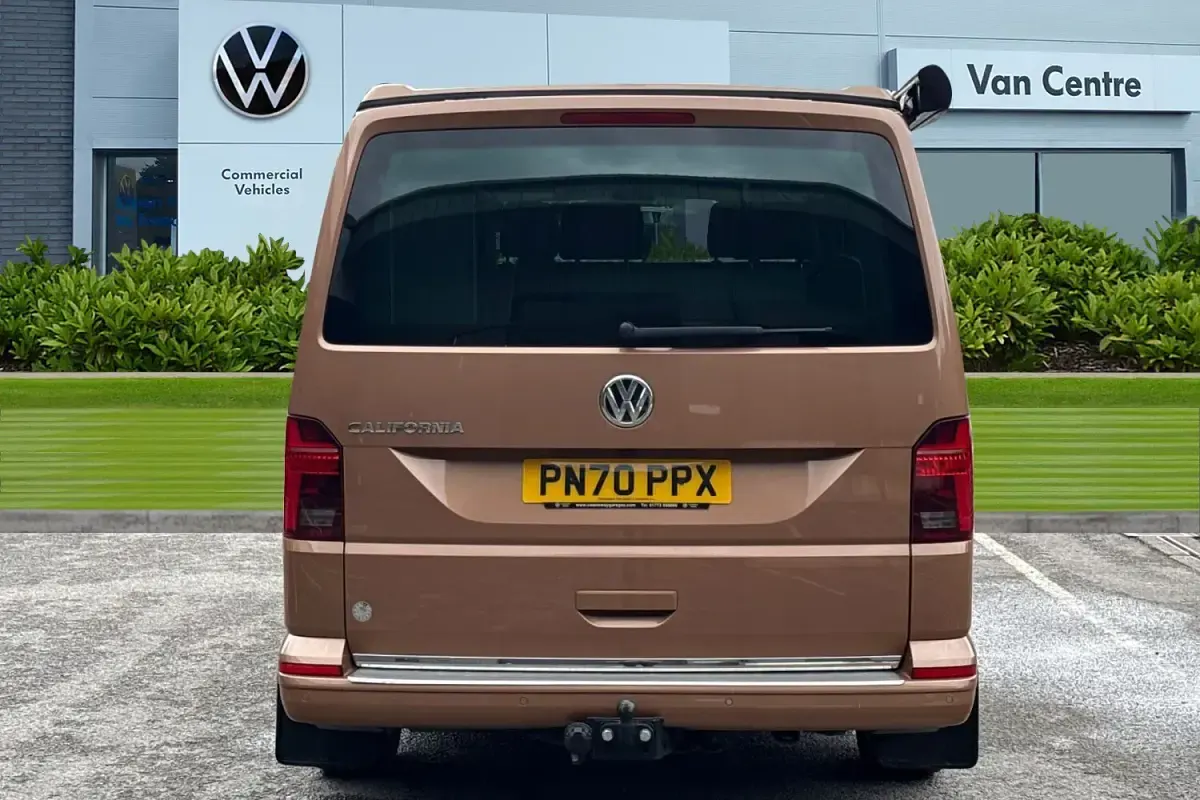 Usado VW California California 150 HP (110 kW) 2020 Castanho Van