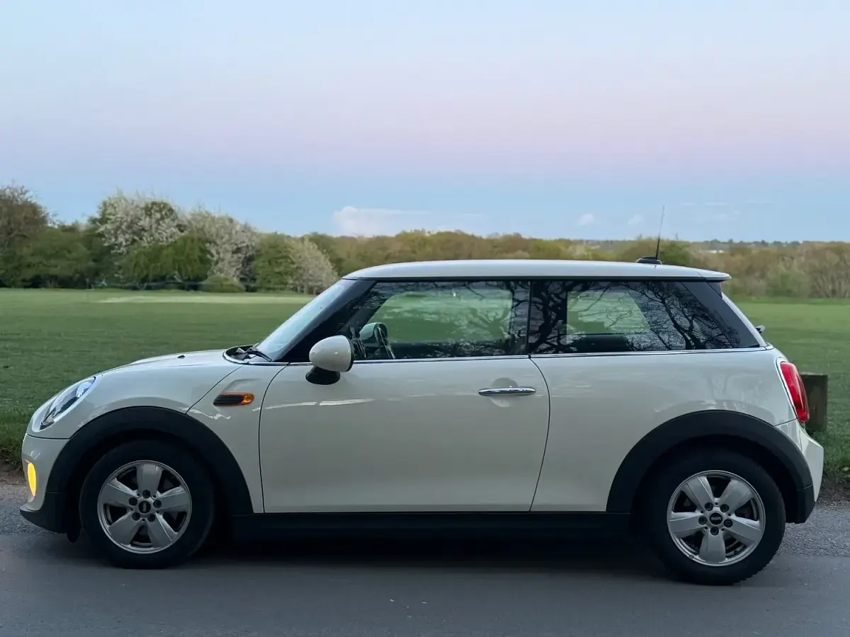 Used Mini Cooper D Hatch 116 HP (85 kW) 2015 White Hatchback