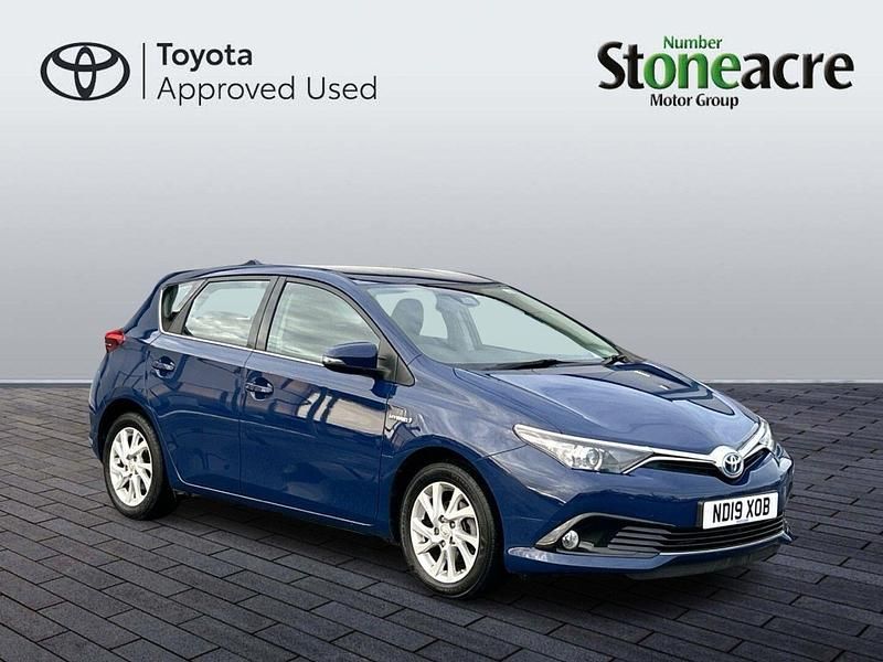 Blue Used 2019 Toyota Auris Hybrid Hatchback | £14,300 (Fair price) - Image 1/4