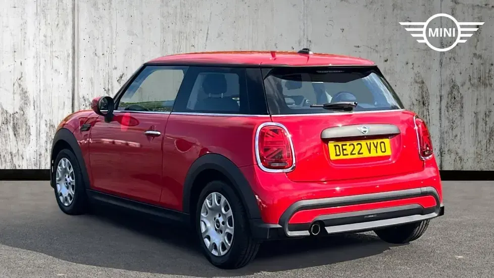 Usado Mini ONE Classic 101 CV (74 kW) 2022 Rojo Utilitario
