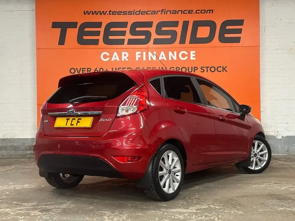 Used Ford Fiesta Titanium 100 HP (73 kW) 2016 Red Hatchback