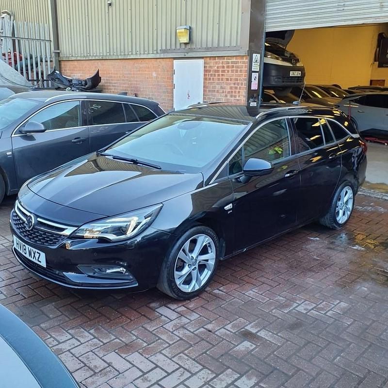 Used Vauxhall Astra SRi 150 HP (110 kW) 2018 Black Estate